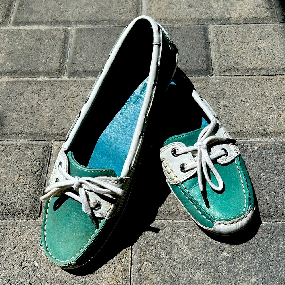 Sebago  women’s Leather Boat Shoes in Seaglass Aqua and White - size 7.5 US